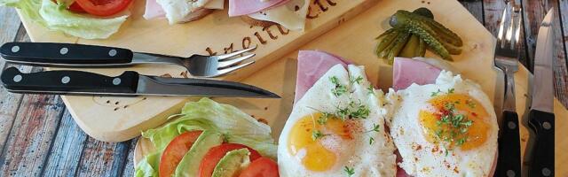 Topli sendviči sa jajima na oko: Brz i zasitan doručak