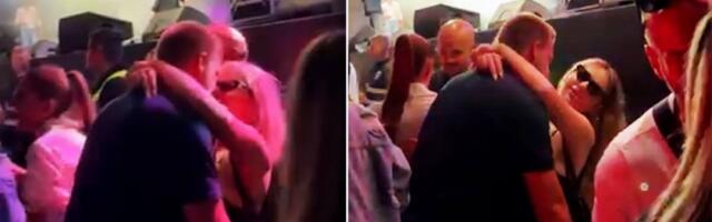 (VIDEO) Jezikom mu džara krajnike: Majka poznatog pevača u akciji s 30 godina mlađim