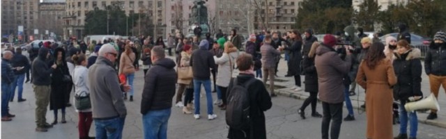 Ugostitelji i danas protestovali ispred Skupštine