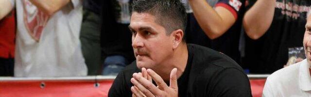 ZAGRMELE DELIJE, A ONDA JE USTAO MILIČIĆ! U posebnoj majici bodrio crveno-bele! (FOTO)