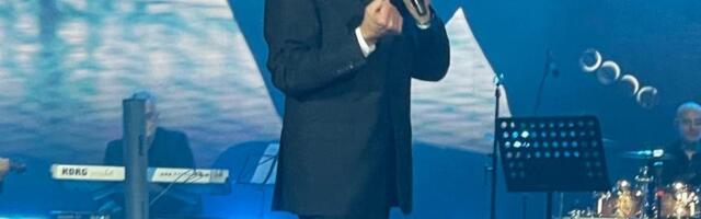 HAOS NA KONCERTU MIROSLAVA ILIĆA! U publici nastao delirijum, Boki 13 odmah skočio na noge, a pevač imao VAŽNU PORUKU za Gocu Šaulić