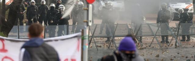 Pakleni dan u Briselu: Napeto na samitu, ali i van njega - protestanti gađaju Evropski parlament jajima i kamenicama, ulice gore (VIDEO)