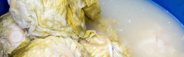 Pojavila vam se pena u buretu s kiselim kupusom? Dodajte samo jedan sastojak i trajaće vam do leta