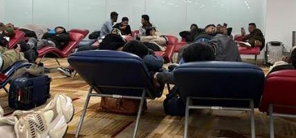 SRPKINJE 24 SATA ZAROBLJENE NA AERODROMU U INDIJI! Bez vode i hrane, spavale na podu: "Rekli su nam: RAT JE, VIDITE VALJDA NA TELEVIZIJI!" (FOTO)