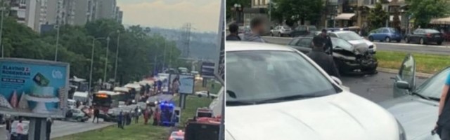 TEŽAK UDES U ŽARKOVU, AUTOMOBILI POTPUNO UNIŠTENI! Policija vrši uviđaj, Hitna pomoć ukazuje pomoć povređenima!