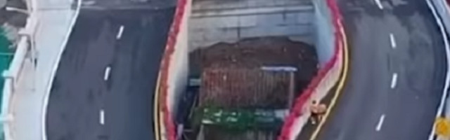 Oko kuće su joj napravili auto-put, ali ona i dalje odbija da je proda (VIDEO)