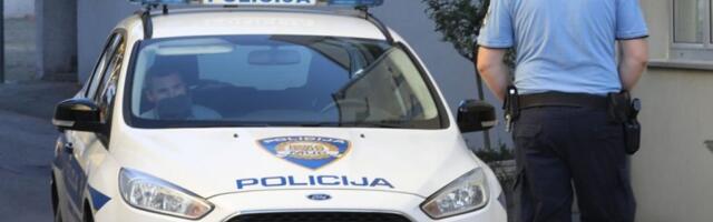 VIDEO BIVŠU ŽENU SA DRUGIM PA U MINUTI POČINIO ČAK SEDAM KRIVIČNIH DELA! Splićanin totalno izgubio razum nasred ulice, između otalog prebio i nju i njega i oštetio im automobile!