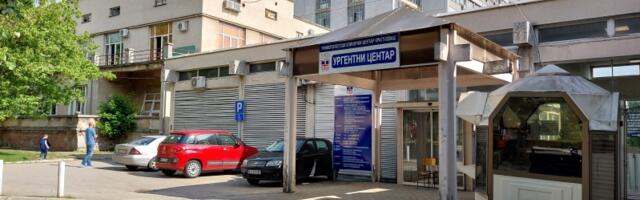 Teška saobraćajna nezgoda kod UKC Kragujevac, povređeni motociklista nije životno ugrožen (FOTO)