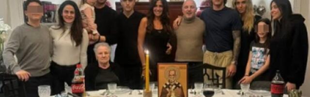 SVI NA OKUPU! Najdirljivija fotografija iz  porodičnog doma Siniše Mihahajlovića