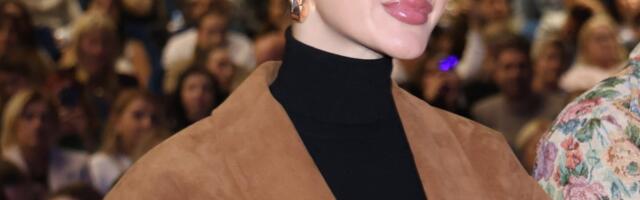 OTEČENO LICE I FLASTERI! Prva slika Anđele Đuričić nakon operacije u Turskoj: "ŠTA SAM TRAŽILA, TO SAM DOBILA!" (FOTO)