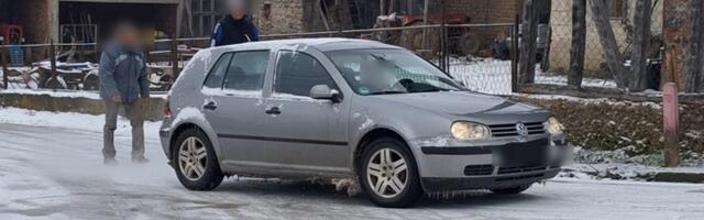 Put Vučje-Brza kod Leskovca prekriven ledom, meštani apeluju na nadležne službe