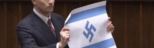 Посланик у пољском парламенту показао заставу Израела са свастиком
