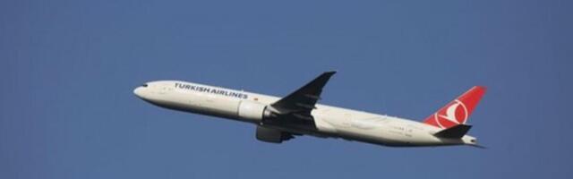 DRAMA NA AERODROMU OMILJENJE LETNJE DESTINACIJE SRBA! Avion sa 267 putnika udario u METALNU KONTRUKCIJU (VIDEO)