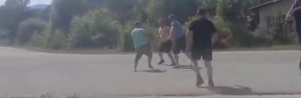 Srpski povratnici napadnuti kod Sanskog Mosta: Ministar iz RS zatražio hitnu reakciju vlasti (VIDEO)