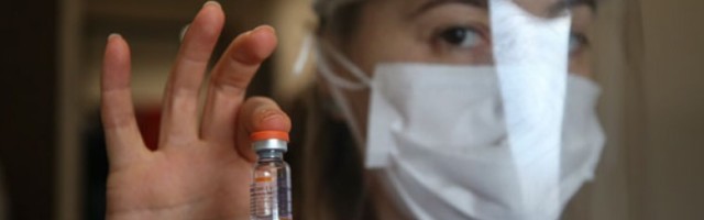 Русија ће производити четири милиона вакцина месечно