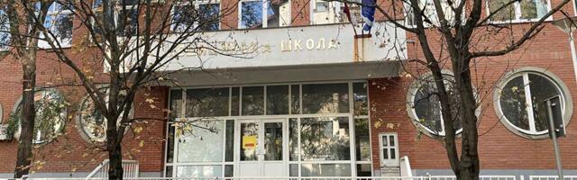 Većina srednjoškolskih zgrada potiče iz 19. veka, poslednja izgrađena pre 15 godina