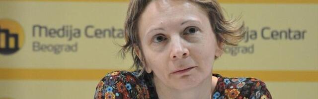 Profesorka Filozofskog fakulteta: Policajac me podigao i TRESNUO O ZEMLJU