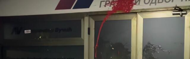 NPS o saslušavanju studenata u Nišu zbog crvene farbe: Policija kao privatno obezbeđenje SNS-a