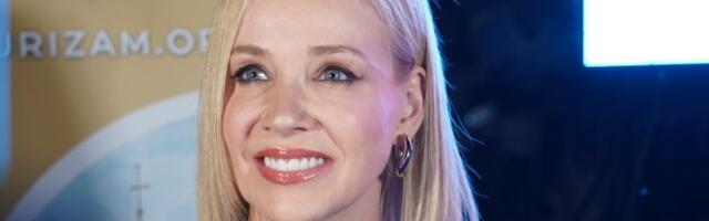 "Ne razumem zašto se devojke unište sa onim NAKARADNIM USTIMA": Jelena Rozga bez dlake na jeziku o estetskim korekcijama