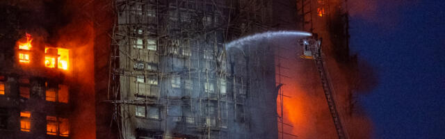 STRAVIČAN POŽAR U HONG KONGU U KOM JE STRADALO NAJMANJE 151 OSOBA! Istraga došla do jezivog otkrića - mreža na gradilištu bila nebezbedna!