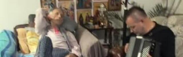 DELI SE POSLEDNJI SNIMAK KOSMAJCA PRE SMRTI! Nepomično leži u postelji dok iznad njega... (VIDEO)