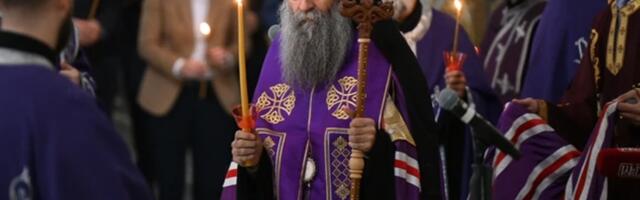 Nekadašnja učesnica rijalitija se fotografisala sa patrijarhom Porfirijem: Dok je bila u Zadruzi brat joj je ubijen!