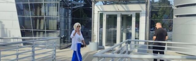 IZBIO SKANDAL UŽIVO NA PINKU! Pevačica se pojavila u emisiji BEZ ZUBA, voditeljka ostala u ŠOKU!