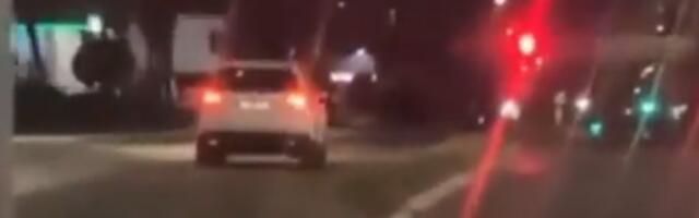 Da li je ovaj čovek normalan? Za dlaku izbegnut horor (VIDEO)