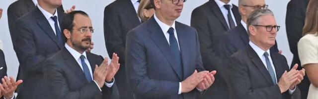 Hrvatski mediji ne mogu da prebole Pariz! Vučićevo mesto na vojnoj paradi izazvalo lavinu reakcija (VIDEO)