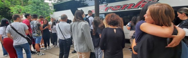 Vukovci iz Leskovca otputovali na nagradnu ekskurziju po Srbiji
