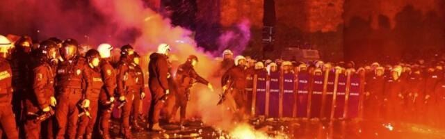 DEMONSTRANTI RUŠE BARIJERE U SUKOBLJAVAJU SE SA POLICIJOM: Haos u glavnom gradu Turske