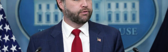 AMERIKA UPADA U HAOS! Oglasio se potpredsednik Džej Di Vens