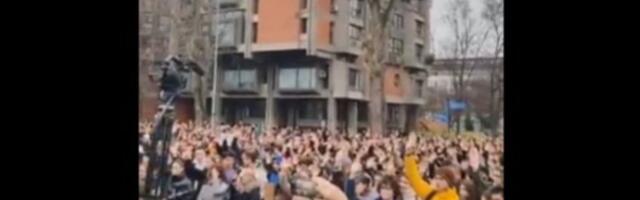 Studenti pozivaju na radnu akciju ispred Rektorata: Ćebad, jorgani i jastuci u garaži nakon blokade