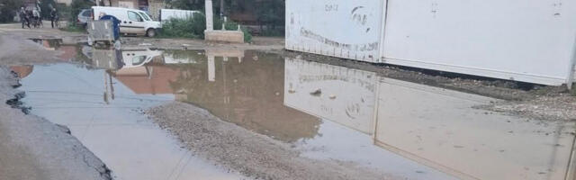 Posle svakog kišnog dana Mrštane se pretvori u jezero, meštani traže odgovornost