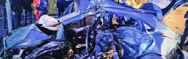 JEZIVA FOTOGRAFIJA AUTOMOBILA U KOJEM JE NASTRADALA CELA PORODICA Od vozila ostala samo olupina (FOTO)