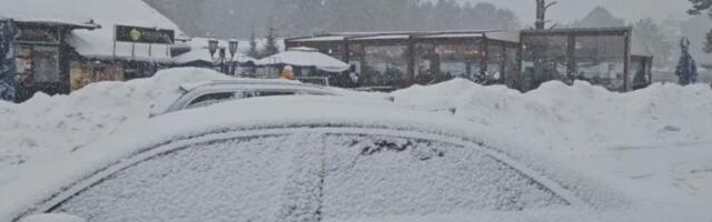 LEDENI ARMAGEDON! Širi se zimski haos na Zlatiboru - saobraćaj funkcioniše otežano!