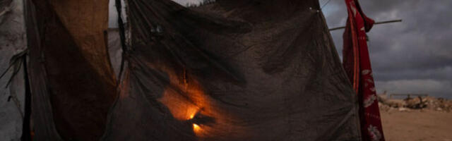 Десетине хиљада људи у Гази у шаторима изложене хладноћи и поплавама