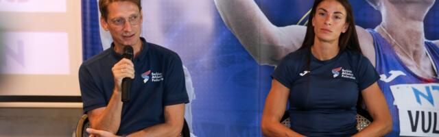 Ovo je cela Srbija videla u prenosu, njemu je prvo Ivana Španović dotrčala u zagrljaj posle uspeha na SP