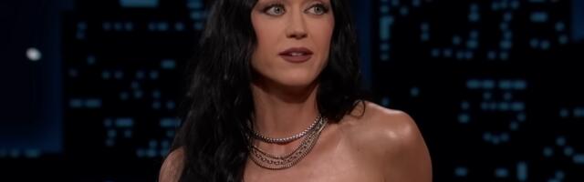 Pevačica i bivši premijer se ne odvajaju jedno od drugog: Razlika u godinama im nije problem (FOTO)