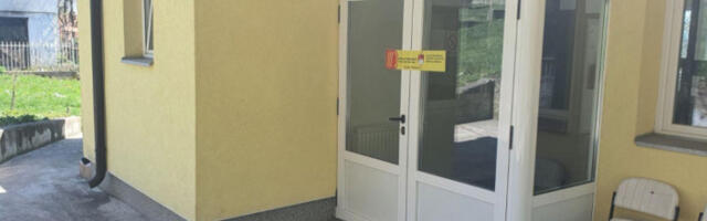 Петковић: Табле на амбулантама постављене без икакве сагласности српског народа