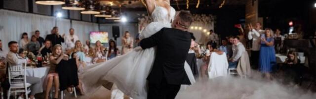 SKANDAL! Gošća tražila da joj mladenci plate dadilju da bi došla na venčanje - usledio je njen odgovor!