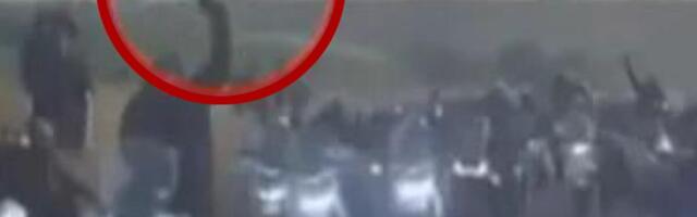 ŠOKANTNI PRIZORI NA SICILIJI: Kalašnjikovi i mafijaške trke konja usred bela dana, policija nemoćna pred naoružanim hordama na skuterima! (VIDEO)