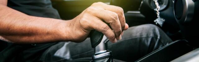 Evo šta znači slovo D na automobilu sa manuelnim menjačem: Većina vozača ga meša sa istom oznakom na automatskom