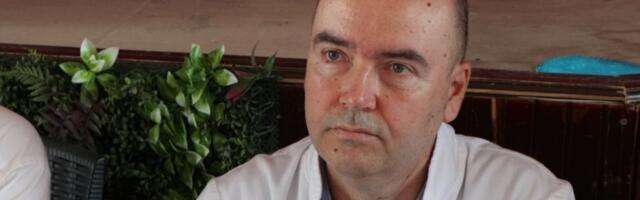 Skandal u Nišu! Hitno se oglasio čuveni prof. dr Đinđić - Doktor-blokader reklamira svoju knjigu u državnoj bolnici