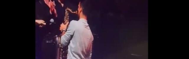 Noletov ŠOU: Svirao saksofon na koncertu Hausera (VIDEO)
