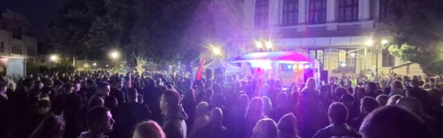 "Na Trgu sa đacima, kod opštine sa ćacima": Proslavljen Đurđevdan i na Đačkom trgu