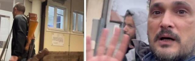 Privedeni aktivisti "Uzinata", jednom od njih policija oduzela arsenal oružja: Delili adresu Gvozdena Nikolića po mrežama i pretili mu