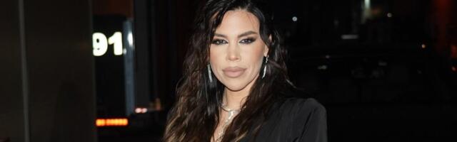 Grudi iskipele: Pevačica se uvukla u čipkasti korset - Nikad bezobraznije izdanje (FOTO)