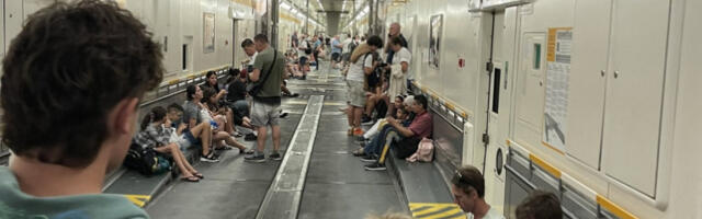 KATASTROFA U TUNELU: Putnici zarobljeni, stoje u mestu i po tri sata