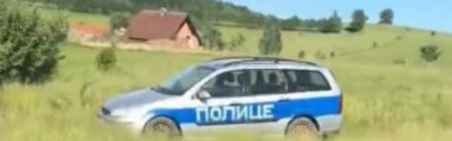 Hit sa Zlatibora: Jedan natpis pored puta zbunio vozače i osvojio mreže (VIDEO)